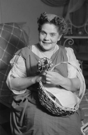 Szenenbilder aus der Komödie "Amphitryon 38" von Jean Giraudoux im Theater am Kurfürstendamm in Berlin