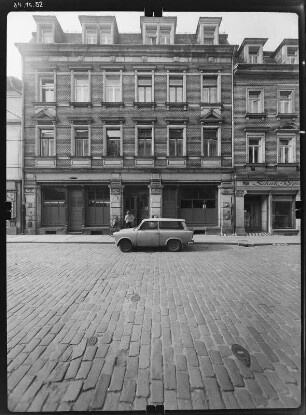 Pirna-Altstadt, Schmiedestraße 28. Wohnhaus mit Läden (um 1890). Straßenfront