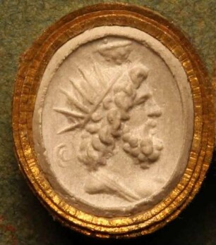 Profilkopf des Serapis mit Strahlenkrone (Daktyliothek, Erstes Mythologisches Tausend)