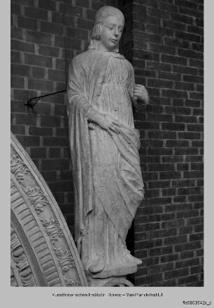 Grabmonument des Dogen Pasquale Malipiero : Drei Tugenden am Giebel des Grabmonuments