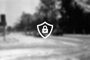 Alte Landstraße: links Auffahrt zur Bundesautobahn A1 Richtung Lübeck mit Verkehrsschildern: hinten Mitte Pkws und Lkw: hinten Büsche und Bäume: Schnee: Winter: 20. Februar 1996