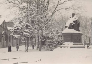 Denkmal des Grafregenten Ernst zur Lippe. Detmold, Schlossplatz
