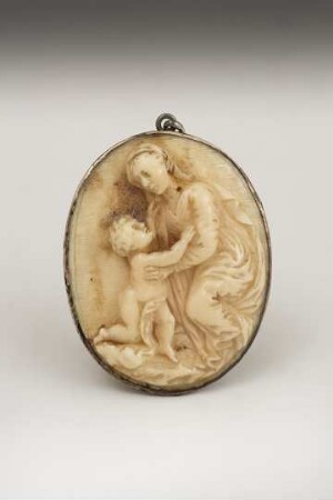 Schmuck: Kette mit Medaillon