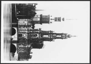 Dresden, Schloß und Hofkirche : Dresden. Blick vom Neustädter Ufer über die Elbe auf die Silhouette der Altstadt mit Residenzschloss und Hofkirche und Augustusbrücke