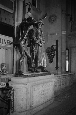 Mädlerpassage in Leipzig, "Faust und Mephisto" Bronzeplastik vor dem Eingang zum Restaurant Auerbachs Keller