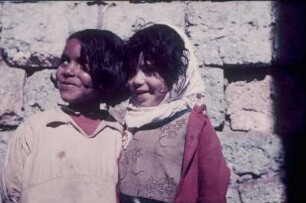 Reisefotos. Doppelporträt zweier kleiner Mädchen (vielleicht in Ägypten)