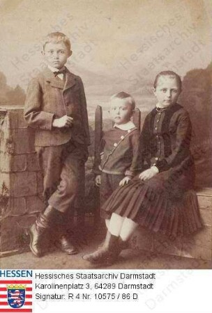 Wilbrand, Wilhelm Dr. jur. (1871-1957) / Porträt mit Bruder Hermann Leopold Wilbrand (1877-1912) und Schwester Else Wilbrand verh. Rohde (1868-1909), Gruppenaufnahme, Kinderbild
