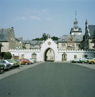Gelnhausen. Schloß. Blick zum Schloßhof von Süden