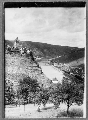 Ziehende Wolken über der Burg Cochem