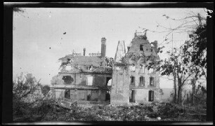 Château de la Bôve (Dep. Aisne, Frankreich): Ansicht des sehr stark beschädigten Schlosses (Seitansicht)
