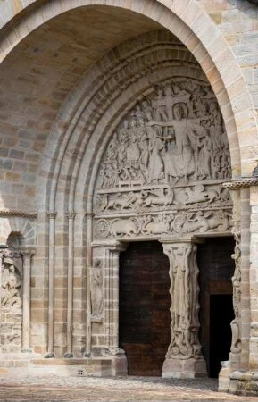 Frankreich. Limousin. Correze. Beaulieu sur Dordogne. Eglise Saint Pierre. Abteikirche. Südportal. Tympanon. Romanische Skulpture von 1125