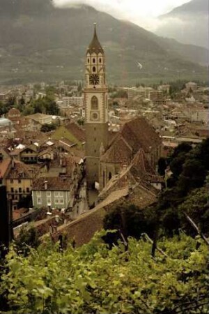 Meran: vom Tappeiner Weg, Pulverturmplatz, auf Pfarrkirche und Stadt