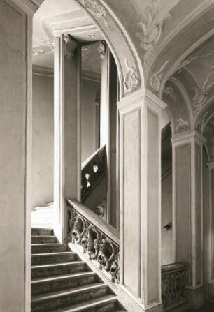 Bratislava, Jednosmerná Premávka. Palais Mirbach (1768). Treppenhaus vom 1. zum 2. Stock