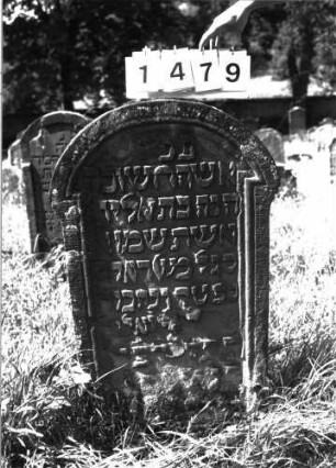 Grabstein 1479 (Index: 100098017) Maße HxBxT: 114x61x12 cm: Grabstein 1479