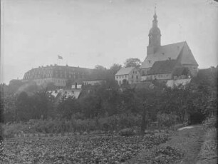 Schloss und St. Ottokirche : Schloss und evangelische Kirche St. Otto in Wechselburg.