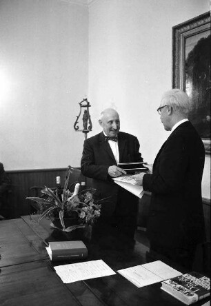Verabschiedung des letzten Ministerialhausinspektors Rudolf Bauberger durch Regierungspräsident Munzinger