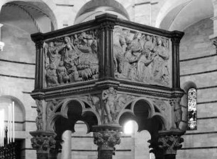 Kanzel : Kanzel. Marmor (um 1260; N. Pisano). Pisa, Baptisterium