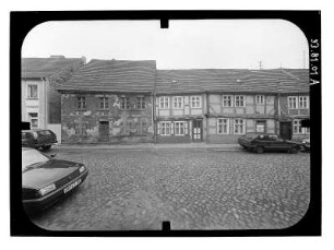 Kremmen, Dammstraße 22/18. Wohnhäuser (um 1700). Straßenfront