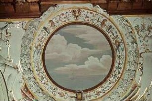 Groteskendekoration der Fensterwand und des stukkierten Frieses