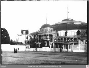 Sängerfest: Festhalle von Nordwesten