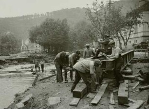 Müglitztal. Weesenstein, Brückenträger der zerstörten Schmalspurbahn nach der Unwetterkatastrophe vom 8./9. Juli 1927