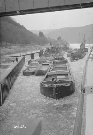 Bauflotte im Eis, Unterwasser Rockenau