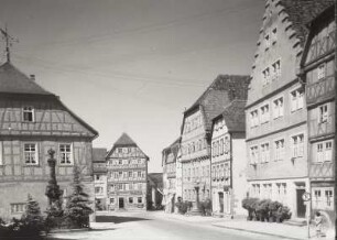 Münnerstadt. Markt mit Rathaus (1467). Blick nach Norden
