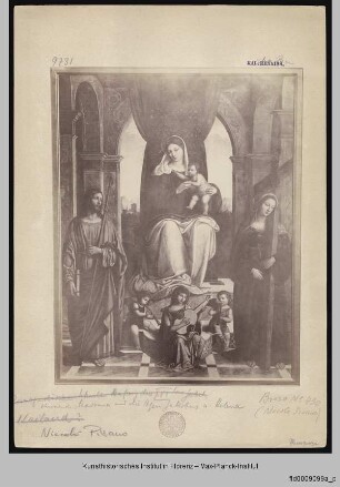 Thronende Madonna und Kind zwei Heiligen und musizierenden Engeln