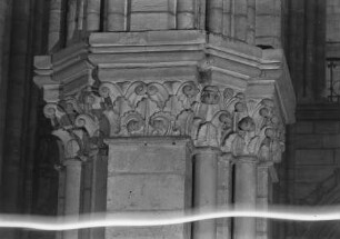 Kapitelle des südlichen Seitenschiffs, der Nordempore, der Chorempore, der Querhäuser