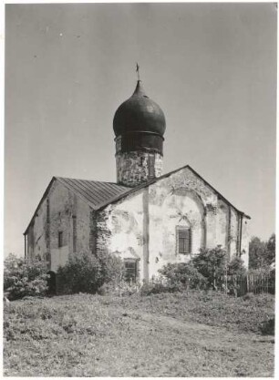 Arkash bei Nowgorod, Russland. Kirche Mariä Verkündigung (1179), West- und Südseite