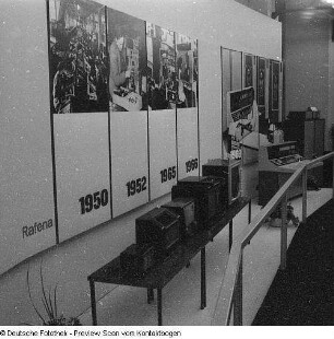 Berlin-Mitte. Sporthalle, Karl-Marx-Allee. Ausstellung "XX Jahre DDR - Kämpfer und Sieger"