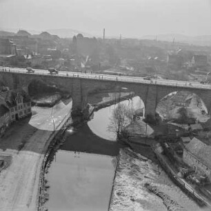 Bautzen : Bautzen. Blick vom Turm der Alten Wassserkunst über die Spree zur Friedensbrücke und Stadt