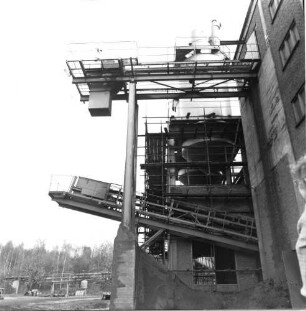 Ascheverladung Kesselhaus : Zwickau. VEB Steinkohlenwerk "Karl Marx". Heizkraftwerk "Karl Marx III". Kesselhaus. Ascheverladung