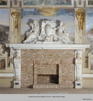Die Kamindekoration der Sala delle Vedute