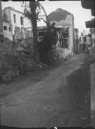 Kriegsschaden : Durch den Krieg zerstörte Häuser in Heraklion.