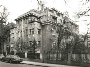Dresden-Trachau, Wilder-Mann-Straße 46. Wohnhaus. Straßenansicht mit Einfriedung