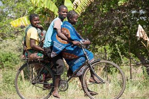 Anderswo. Allein in Afrika