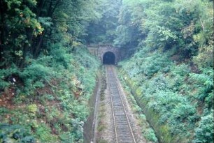 Tunneleingang der Reichsbahnstrecke