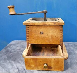 Historische unterstellige Kaffeemühle