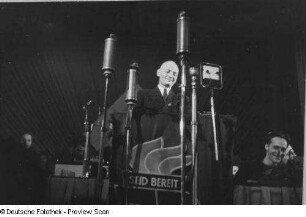 Hennecke, Adolf : Erfurt, 2. Jungaktivistenkongress, Mikrofone