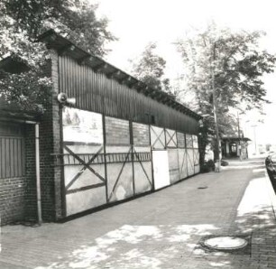 Naunhof, Bahnhofstraße. Bahnhof (1866), Fahrradschuppen