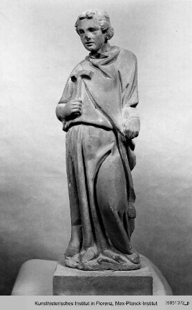 Männliche Figur mit Hammer