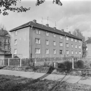 Coswig, Robert-Blum-Straße : Coswig. Wohnblock, Robert Blum-Straße 2. Hofansicht