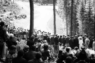 Gießhübel: Schauinslandrennen; Wagen verschiedener Klassen; oberhalb der Gießhübel-Kurve