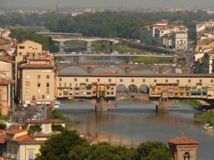 Brücken über den Arno, vorn die Ponte Vecchio