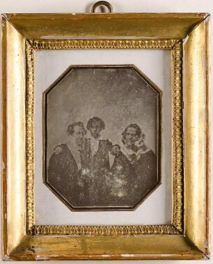 Der Optiker Andres Krüß mit seiner Frau Mary Ann, geb. Gabory und dem Sohn William Andres 6. Mai 1842