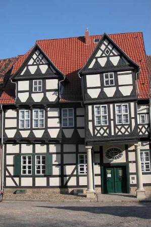 Quedlinburg - Fachwerkhaus am Schloßberg : Historischer Fachwerkbau (Klopstockhaus), aufgenommen in der Weltkulturerbestadt Quedlinburg, ca. 2004