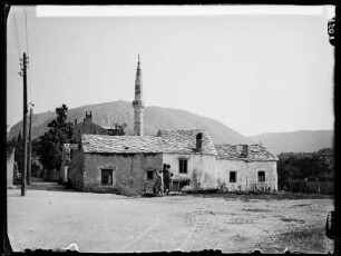 Mostar, alte Hütten mit Brunnen
