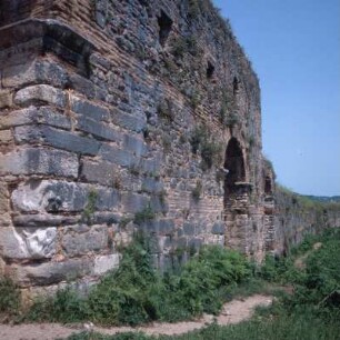 Nikopolis (Epirus), Stadtmauer. Das Westtor in der Justinianischen Stadtmauer