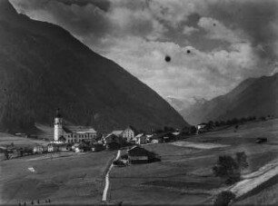 Neustift im Stubaital : Blick zur Gemeinde Neustift mit der Pfarrkirche zum Heiligen Georg